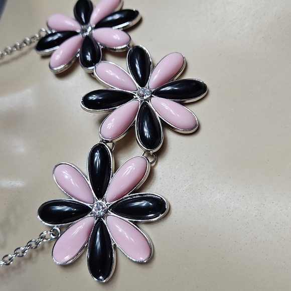 Necklace Pink/ Black flower with rhinestones - Picture 3 of 8